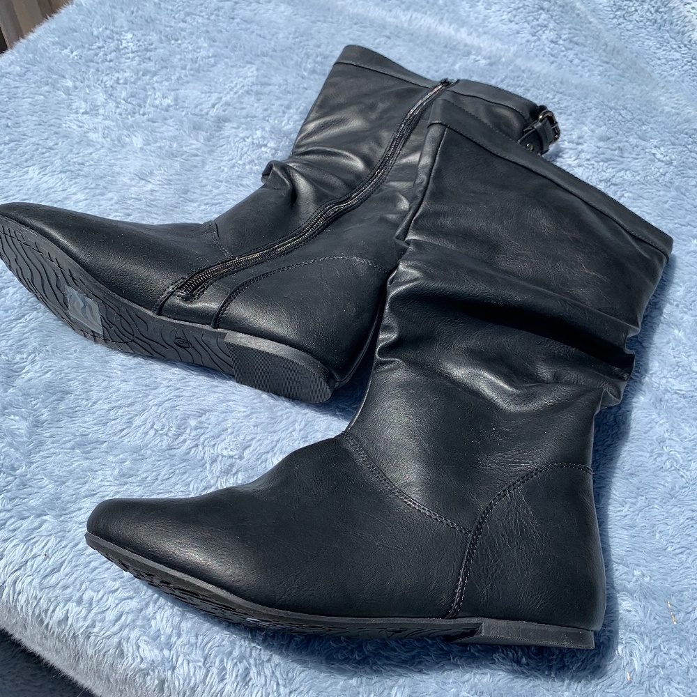 New Judith flat black boots size 9